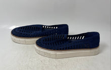 Load image into Gallery viewer, Vince Camuto Womens Romeena Navy Blue Cutout Platform Sneaker Shoes Size 38.5
