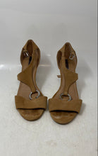 Load image into Gallery viewer, Tahari Womens Beige Suede Open Toe High Block Heel T-Strap Sandals Size 8
