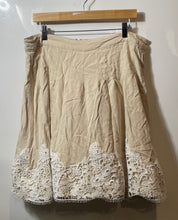 Load image into Gallery viewer, Karl Lagerfeld Paris Womens Beige Floral Lace Trim Back-Zip A-Line Skirt Size M
