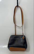 Load image into Gallery viewer, Vera Pelle Womens Black Brown Leather Detachable Strap Zipper Crossbody Purse
