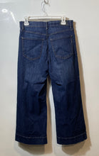 Load image into Gallery viewer, Express Womens Blue Denim 5 Pocket Design High-Rise Wide-Leg Cropped Jeans Sz 6
