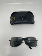 Load image into Gallery viewer, Ray-Ban Women's Black Sunglasses With Case.
