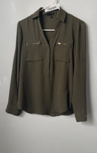 Load image into Gallery viewer, Express Womens Green Long Sleeve Collared Blouse Top Size XS
