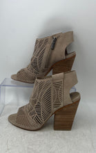 Load image into Gallery viewer, Vince Camuto Womens Kimora Beige Leather Cutout Shield Ankle Booties Size 5M
