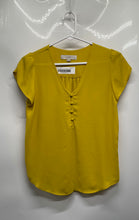 Load image into Gallery viewer, Loft Womens Yellow Petal Short Sleeve Button Front Blouse Top Size XXS
