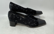 Load image into Gallery viewer, Roberto Capucci Womens Black Velvet Square Toe Slip-On Pump Heels Size 7C
