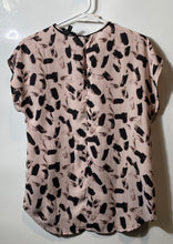 Load image into Gallery viewer, Banana Republic Womens Beige Black Printed Keyhole Back Blouse Top Size XS
