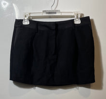 Load image into Gallery viewer, Forever 21 Womens Black Pleated Front Mid Rise Pockets Short Mini Skirt Size M
