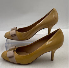 Load image into Gallery viewer, Authentic Salvatore Ferragamo Womens Beige Stiletto Pump Heels Size 6 Damaged

