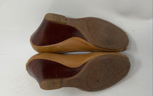 Load image into Gallery viewer, Authentic Tory Burch Womens Brown Leather Wedge Pump Heels Size 6 M Damaged
