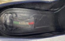 Load image into Gallery viewer, Vero Cuoio Womens Dark Blue Pointed Toe Pump Heels Size EU 38 Made In Italy
