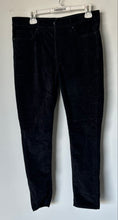 Load image into Gallery viewer, Levi Strauss &amp; Co. Womens Black 311 Shaping Corduroy Skinny Leg Ankle Pants 31
