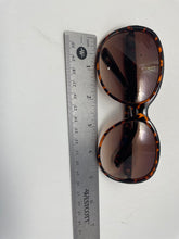 Load image into Gallery viewer, Simply Vera, T. Hilfiger, Tifosi Women's/Men's Multicolored Sunglasses. (3 Pcs).
