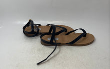 Load image into Gallery viewer, Steve Madden Womens Kassee Black Beige Flat Strappy Sandals Size 7.5
