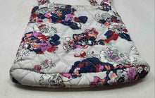 Load image into Gallery viewer, Vera Bradley Womens Gray Floral Print Adjustable Strap Shoulder Crossbody Bag
