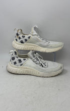 Load image into Gallery viewer, Guess Womens Carlan White Low Top Lace-Up Running Sneaker Shoes Size 11M
