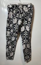 Load image into Gallery viewer, H&amp;M Womens Black White Printed Flat Front Skinny Leg Ankle Pants Size 6
