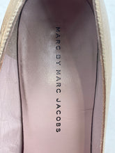 Load image into Gallery viewer, Authentic Marc By Marc Jacobs Womens Golden High Pump Heels Size 39.5 Damaged
