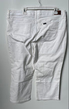 Load image into Gallery viewer, Lee Womens White Pockets Stretch Capri Jeans Size 20M With Tag

