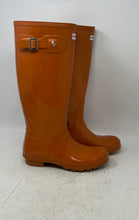 Load image into Gallery viewer, Hunter Unisex Original Tall Gloss Orange Round Toe Rain Boots Size W7 M6
