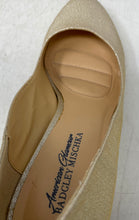 Load image into Gallery viewer, Badgley Mischka Womens Metallic Golden Slip-On Block Pump Heels Size 9
