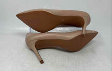 Load image into Gallery viewer, Banana Republic Womens Beige Leather Pointed Toe Slip-On Pump Heels Size 8.5M
