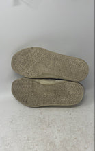 Load image into Gallery viewer, Veja Womens Recife White Leather Low Top Hook &amp; Loop Sneaker Shoes Size 10
