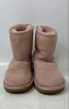 Load image into Gallery viewer, UGG Unisex Kids Classic II 1017703K Pink Round Toe Pull-On Snow Boots Size 13C
