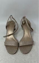 Load image into Gallery viewer, Pelle Moda Womens Moira 2 Gold-Tone Glitter Open Toe Ankle Strap Sandals Sz 7.5M
