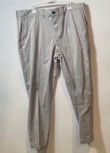 Load image into Gallery viewer, Tommy Hilfiger Mens Gray Flat Front Pockets Classic Fit Chino Pants Size 42x30
