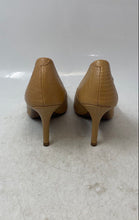 Load image into Gallery viewer, Vizzano Womens Scarpin Beige Croc-Embossed Pointed Toe Slip-On Pump Heels Size 7
