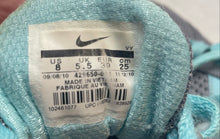 Load image into Gallery viewer, Nike Womens Air Dictate 429650-001 Gray Lace-Up Low Top Running Shoes Size 8
