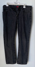 Load image into Gallery viewer, Guess Mens Gray Denim Button Front Belt Loops Straight Jeans Size 32 X 30
