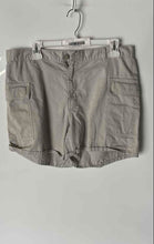 Load image into Gallery viewer, Calvin Klein Jeans Womens Light Gray Cotton Stretch Cargo Shorts Size 14
