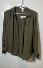 Load image into Gallery viewer, H&amp;M Womens Green Long Sleeve Collared Button-Up Shirt Size 2
