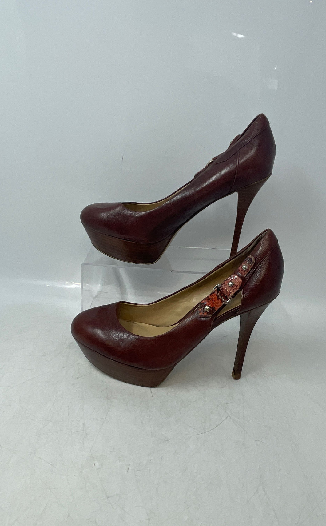 Guess Womens Brown Leather Slip-On Round Toe Stiletto Pump Heels Size 7.5 M