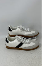 Load image into Gallery viewer, Juniors Sole Mates Womens White Leather Lace-Up Low Top Sneaker Shoes Size 6
