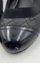 Load image into Gallery viewer, Authentic Tory Burch Womens Black Leather Cap Toe Ballet Flats 7M Damaged
