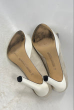 Load image into Gallery viewer, Things II Come Sherwayne Mahoney Womens Madison White Slip-On Pump Heels Size 7M
