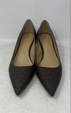 Load image into Gallery viewer, Michael Kors Womens Alina Flex Brown Monogram Kitten Pump Heels Size 11 M
