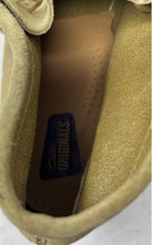 Load image into Gallery viewer, Clarks Original Mens Wallaston Beige Lace-Up Ankle Chukka Boots Size 9M
