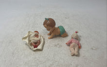 Load image into Gallery viewer, Tomy Hard Plastic Wind-Up Crawling Baby Toy With Two Small Dolls 3 Pieces

