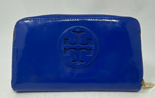 Load image into Gallery viewer, Authentic Tory Burch Womens Blue Inner Pocket Card Holder Zip-Around Wallet Worn
