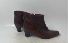 Load image into Gallery viewer, Meucci Womens Brown Leather Block Heel Square Toe Ankle Booties Size 8.5M

