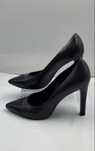 Load image into Gallery viewer, Authentic Tory Burch Womens Black Leather High Pump Heels Size 10M Damaged
