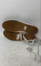 Load image into Gallery viewer, Bass 10 Womens Silver Glitter Leather Round Toe Slip-On Ballet Flats Size 37
