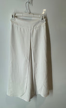 Load image into Gallery viewer, Express Womens White Flat Front Mid Rise Wide-Leg Cropped Pants Size 0S/0C
