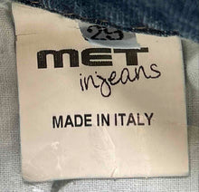 Load image into Gallery viewer, MET Womens Blue Pockets Stretch Raw Hem Denim Cut-Off Shorts Size 29
