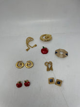 Load image into Gallery viewer, Women's Gold Tone Brooches and Earrings (8 Pcs)

