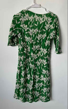 Load image into Gallery viewer, Mango Womens Green White Floral V-Neck Pullover Short Sleeve Sheath Dress Size 2
